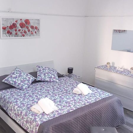 Il Castello Di Patty Apartment Catania Bagian luar foto
