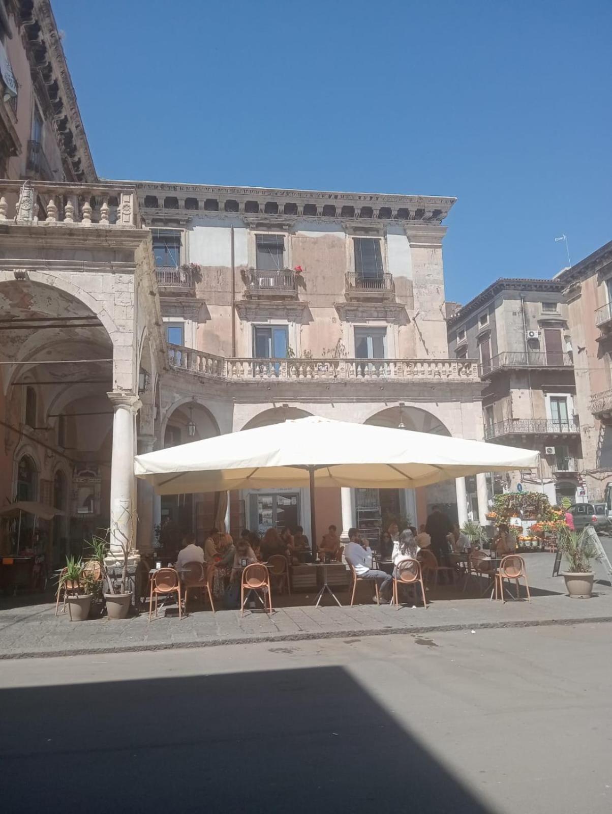 Il Castello Di Patty Apartment Catania Bagian luar foto